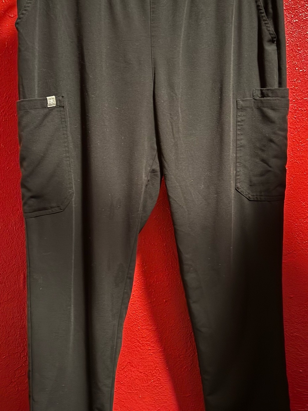 102. Preloved Beyond Yoga Black Women’s Cargo scrub pants